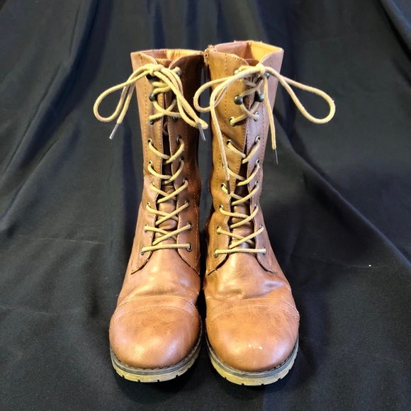 Brown leather lace up boots - Picture 2 of 3